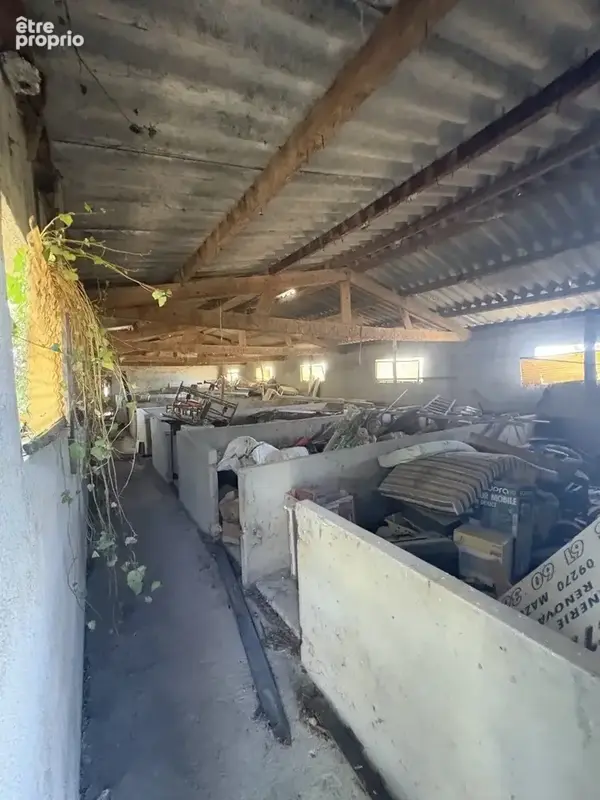 Ensemble bâti à restaurer sur 5 868 m² de terrain - photo 3