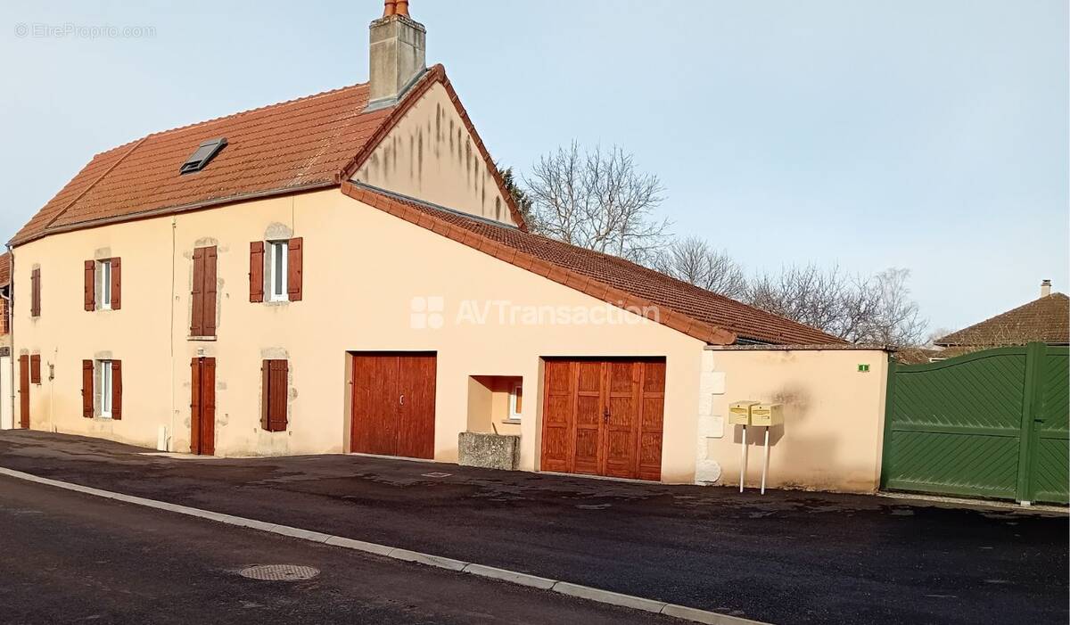 Maison à PRECY-SOUS-THIL