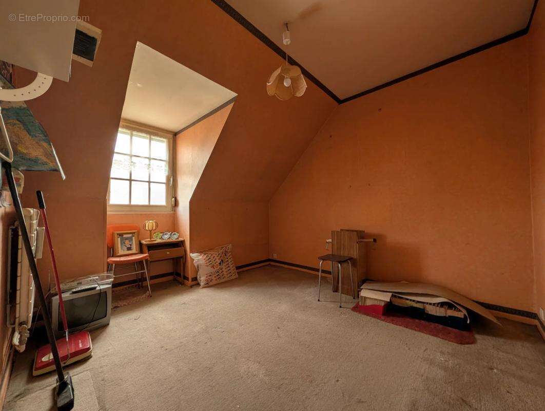 Maison à LES CLAYES-SOUS-BOIS