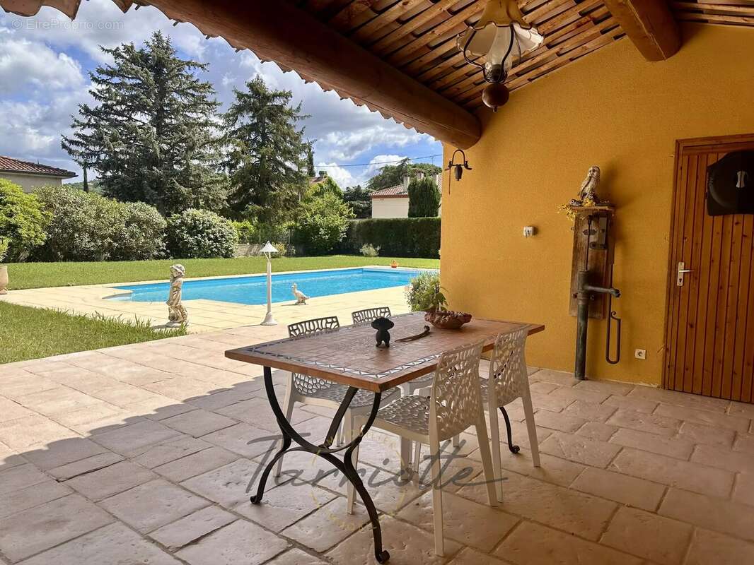 Maison à VALREAS