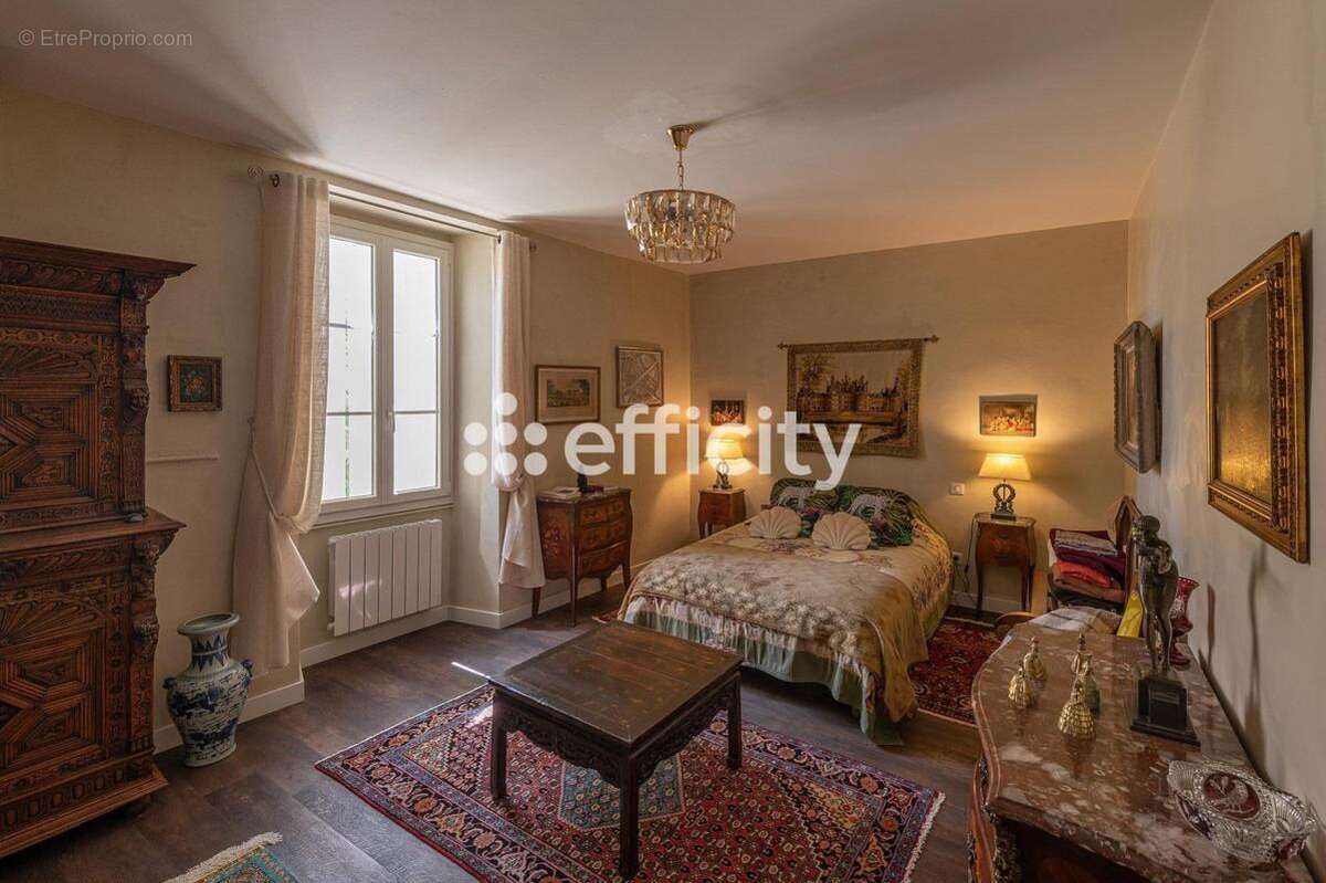 Maison 242 m² à Villeneuve-Sur-Vere  - photo 15