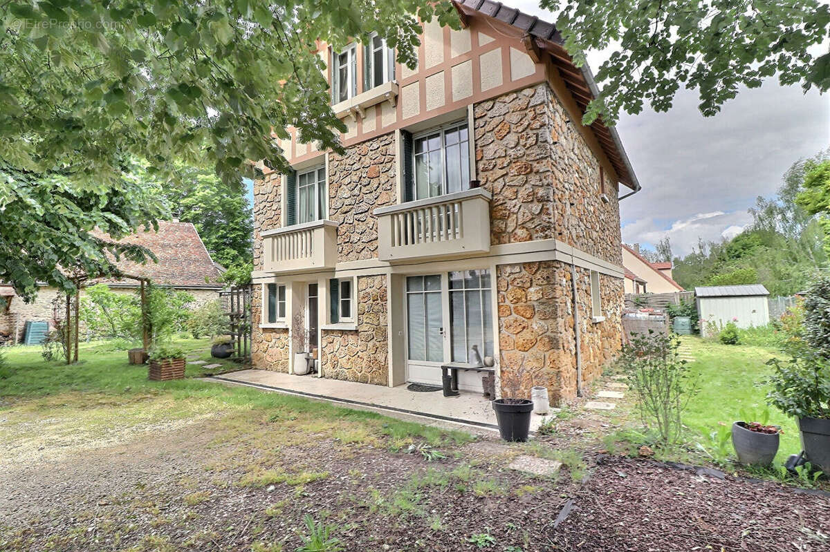 Maison à EPERNON