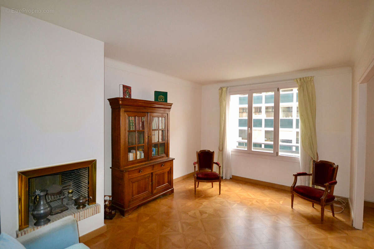 Appartement à PARIS-7E