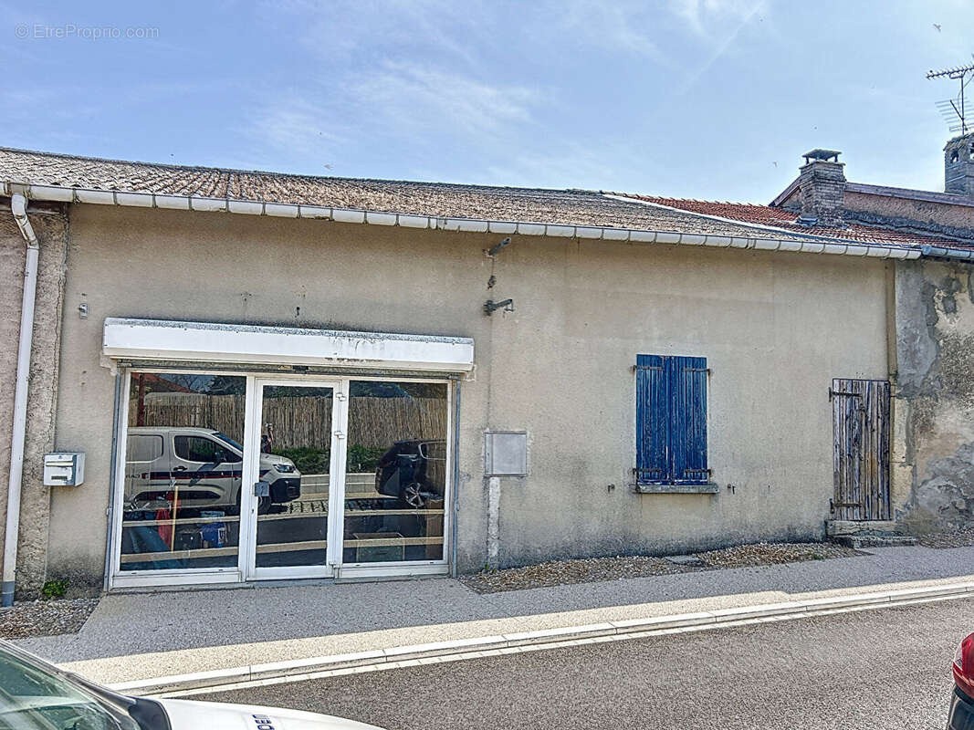 Immeuble avec local commercial en rez-de-chaussee - photo 2