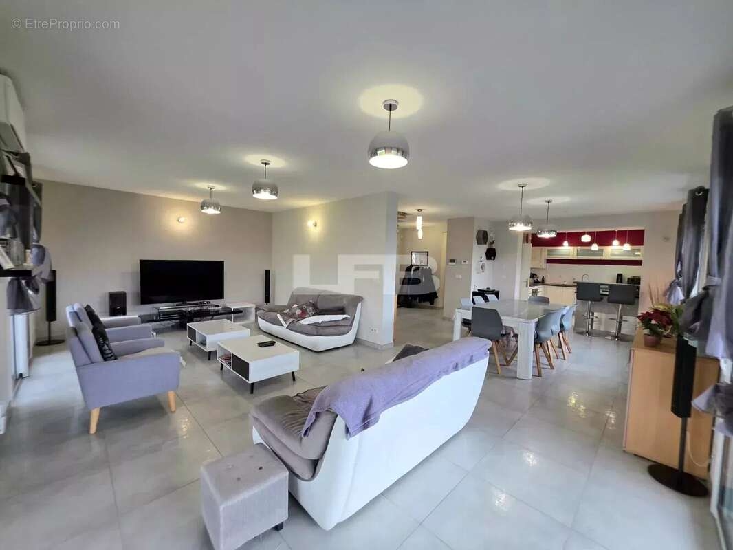 Maison à CREMPIGNY-BONNEGUETE