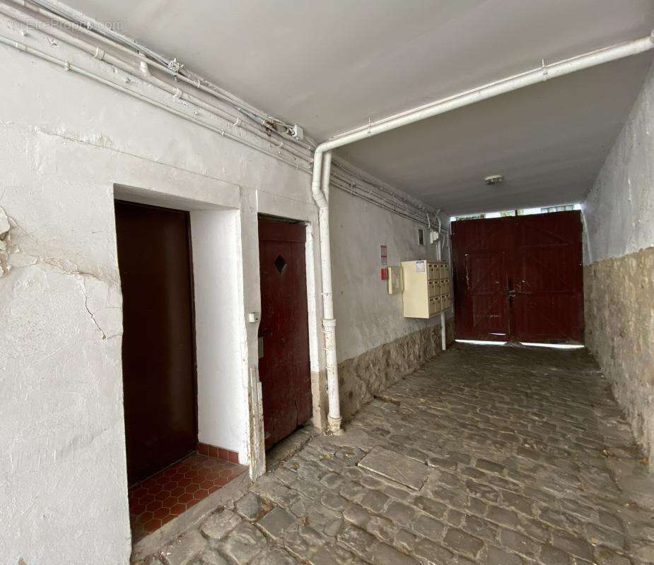 Studio de 22.89m² - chaville centre ville - photo 5