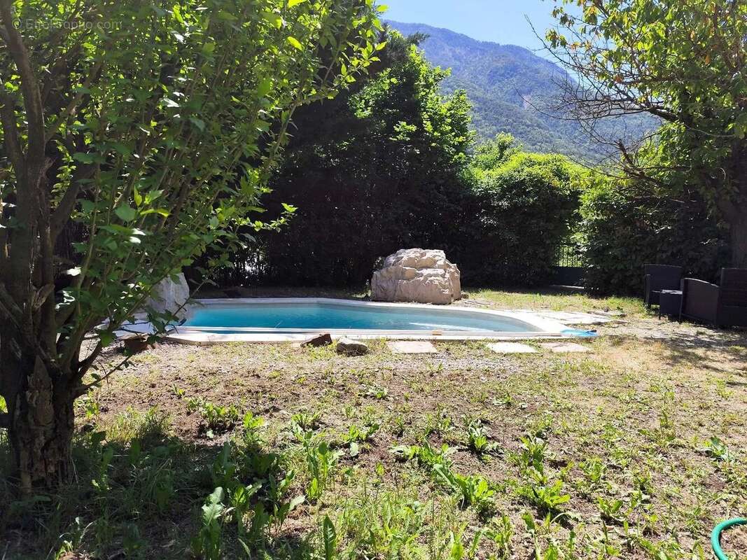 Maison à TOUET-SUR-VAR