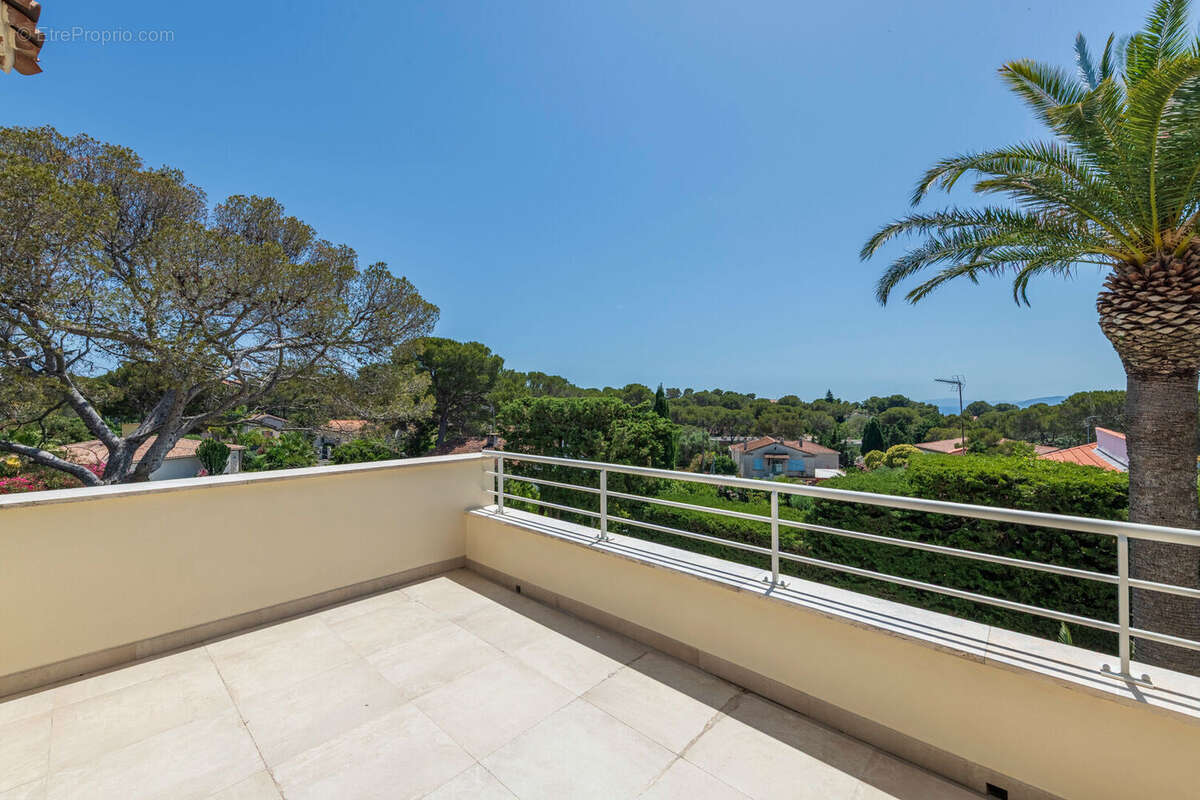 Villa d'architecte avec piscine à pied du port de santa-lucia - photo 11