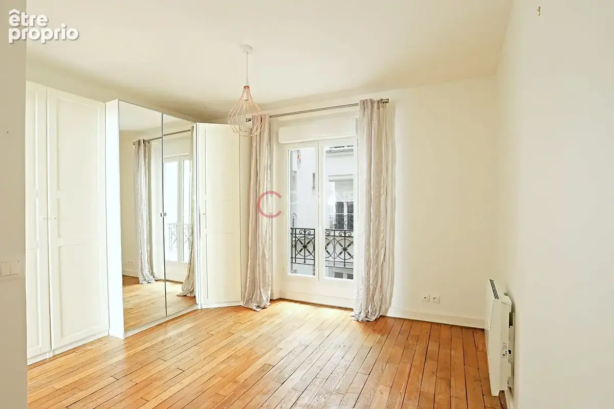 Montmartre -3 pièces de 55 m² avec double séjour et vue dégagée - photo 7