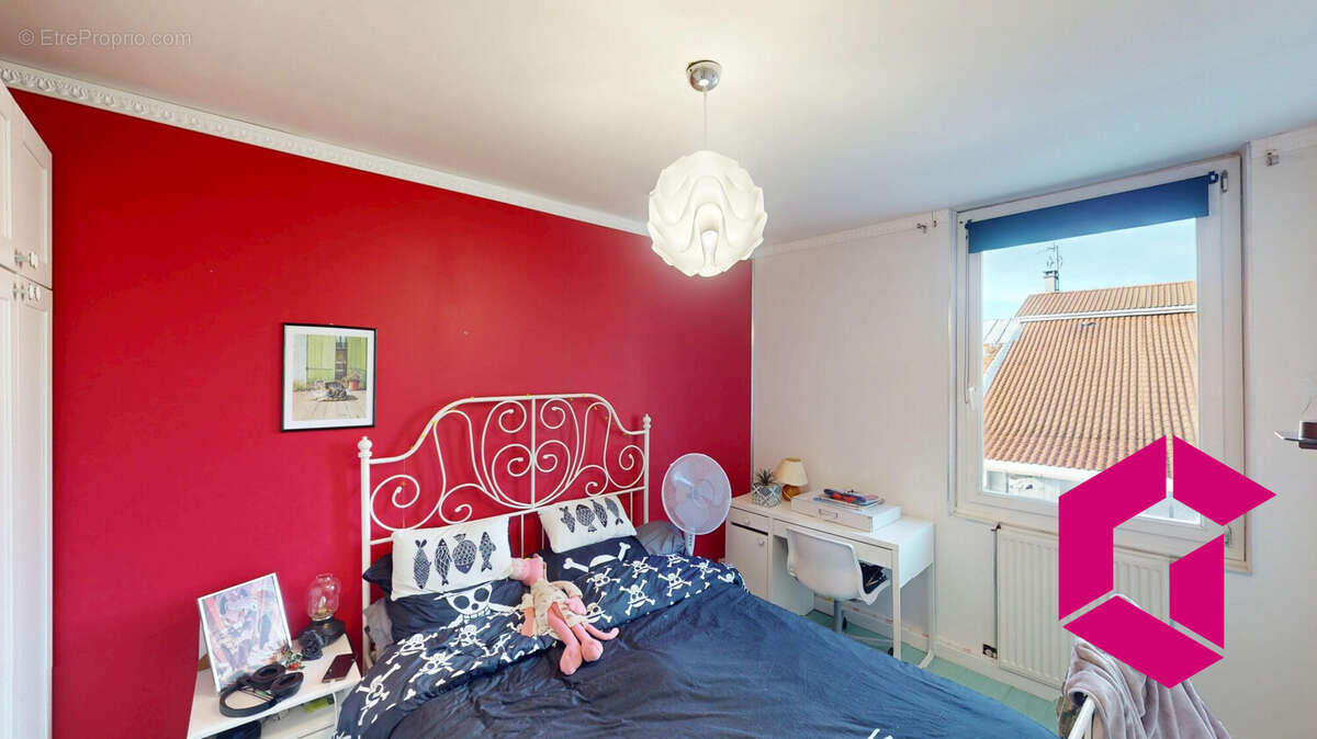 Appartement à LE CHAMBON-FEUGEROLLES