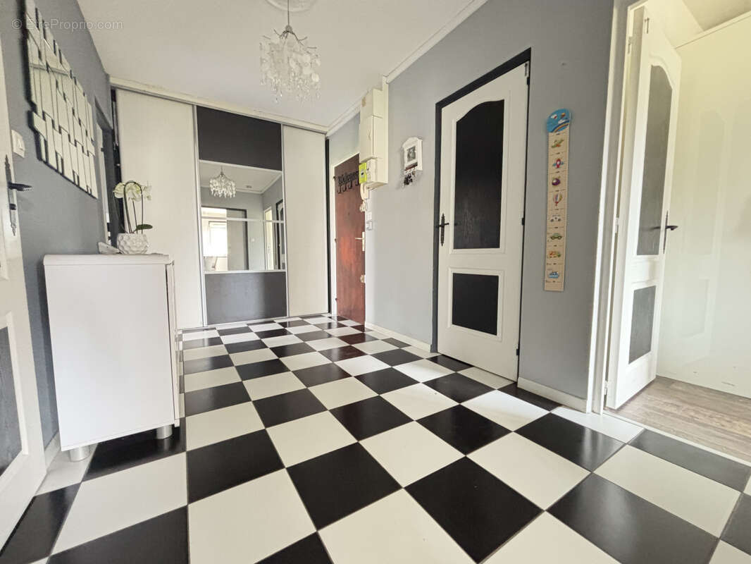 Appartement à SAINT-GENIS-LAVAL