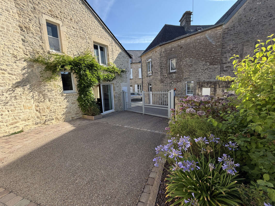 Maison atypique a deux pas du coeur de valognes - photo 2