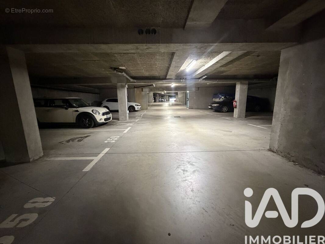 Photo 1 - Parking à VANDOEUVRE-LES-NANCY