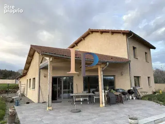 5 mn CHARLIEU maison avec vue et piscine - photo 18