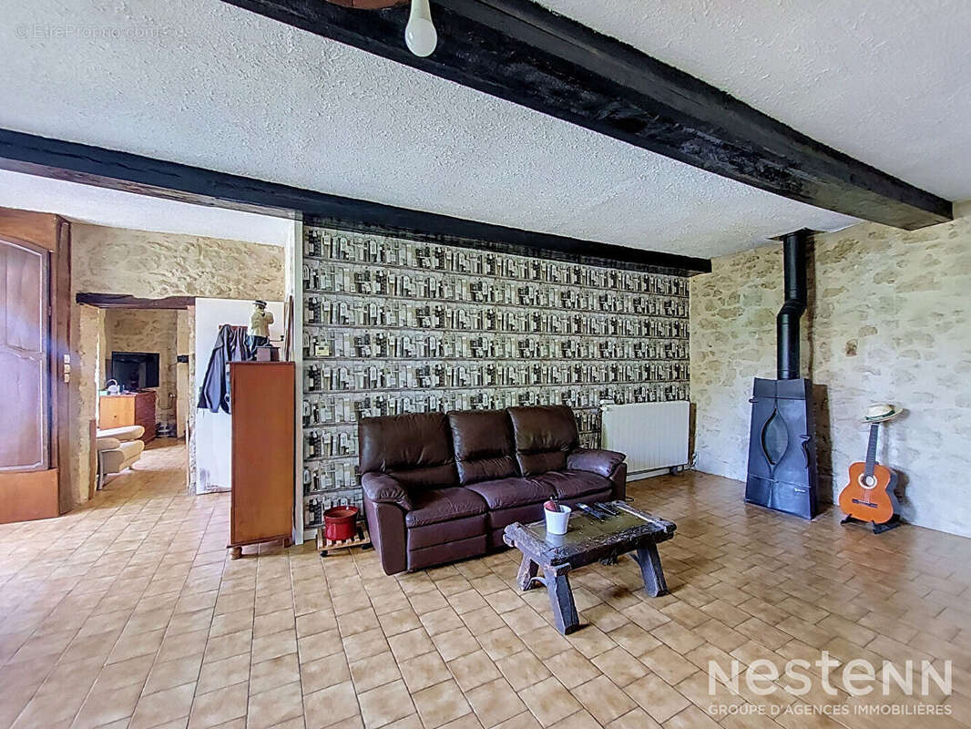 A Vendre Maison en pierre rénovée avec dépendances sur plus de 6 600 m² à Saint-Puy - photo 3
