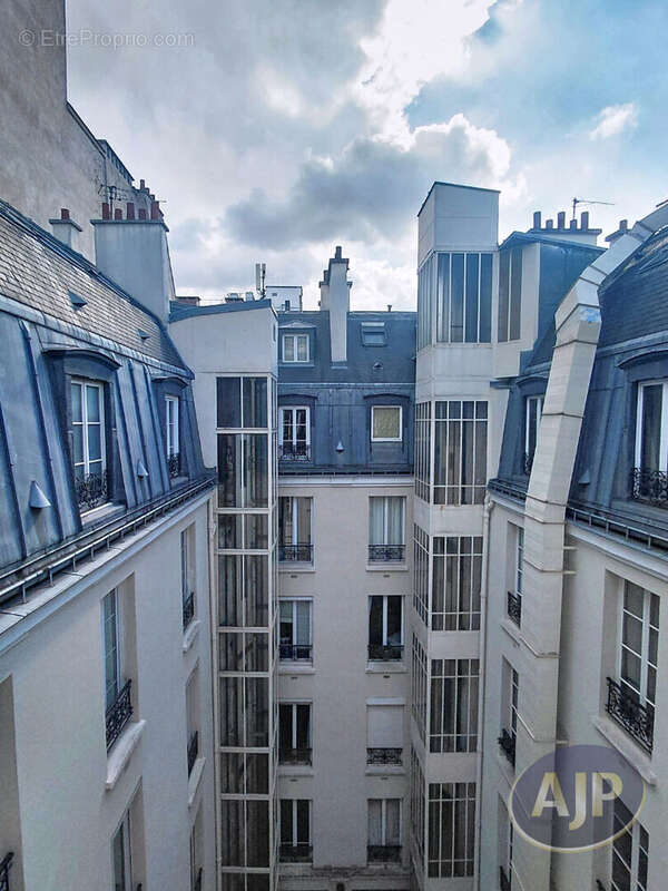 Appartement à PARIS-8E