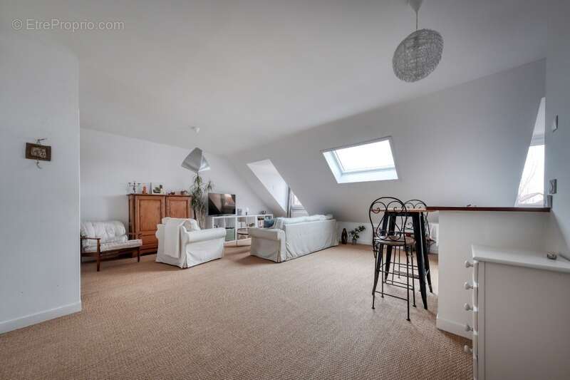 Appartement à NEAUPHLE-LE-CHATEAU