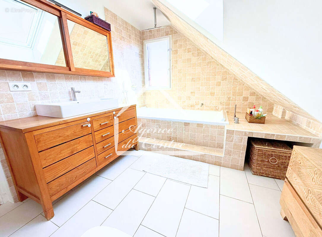 Maison à L'HAY-LES-ROSES