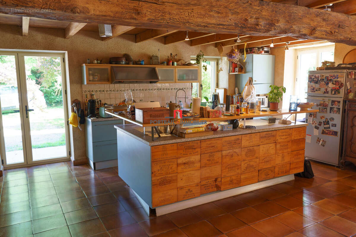 Maison 272 m² à Saint-Andre-De-Cubzac  - photo 5
