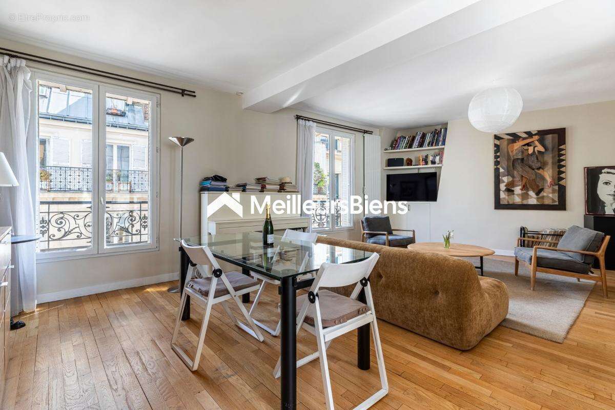 Appartement à PARIS-1E