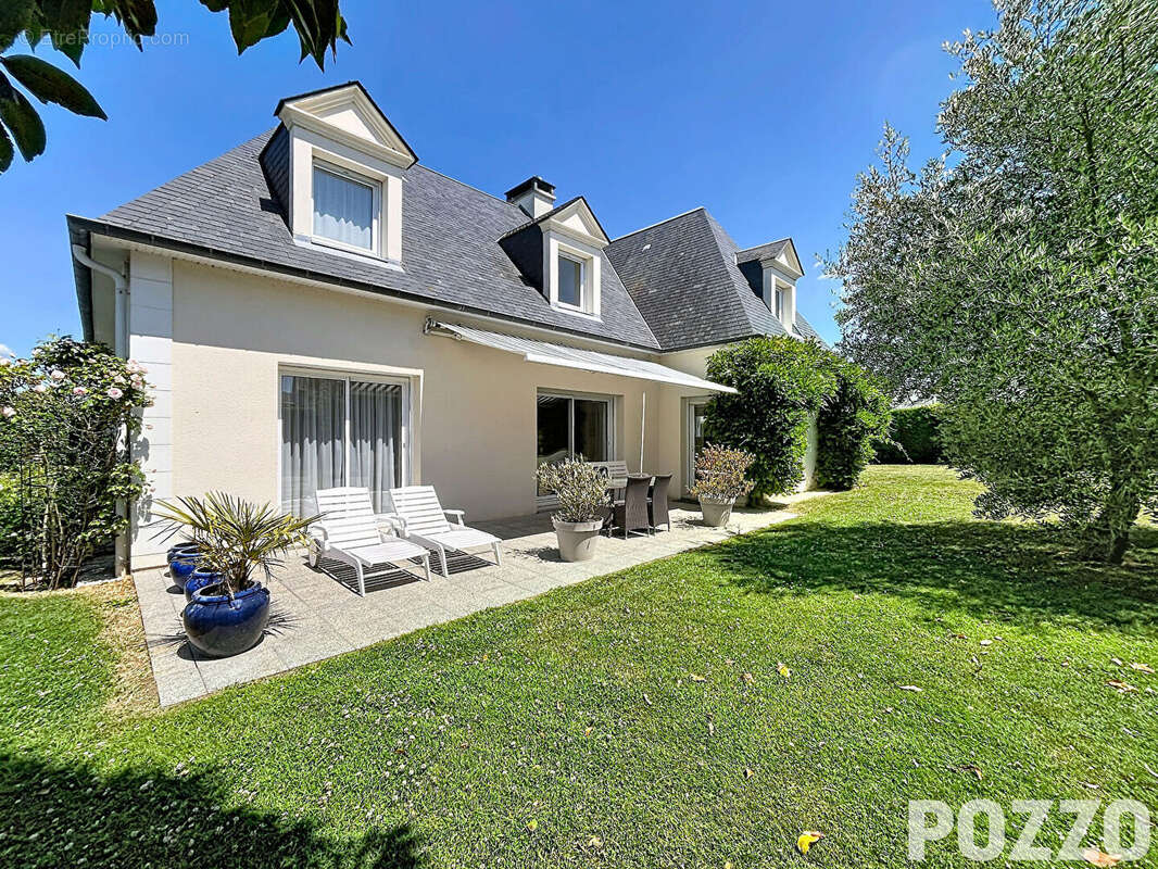 A Vendre - Élégante maison bourgeoise de 180 m² en plein coeur de Saint-Hilaire-du-Harcouët - photo 4