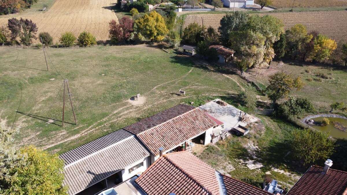 Maison à SAINT-HILAIRE-DE-BRETHMAS