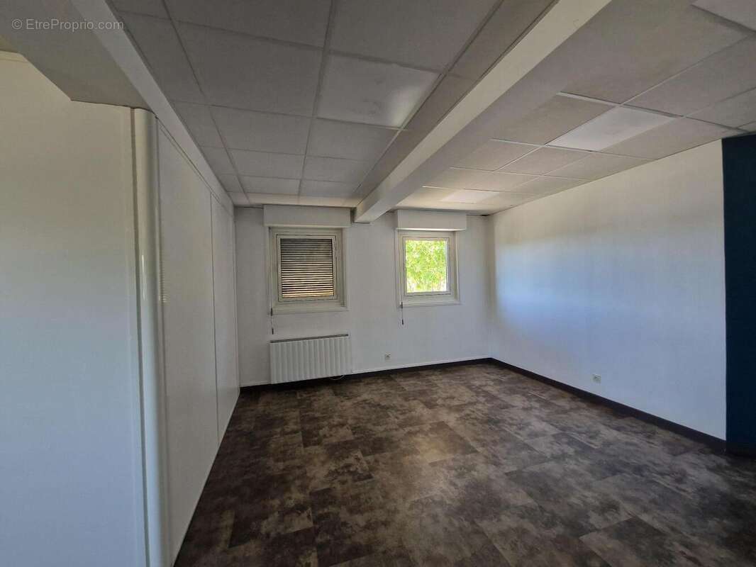   - Commerce à GIVORS