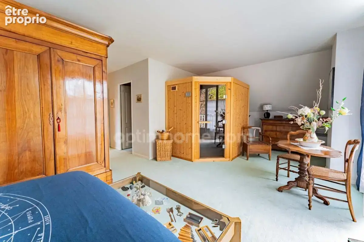 SAINT-PRIX, VAL D’OISE (95) : Propriété de 230 m² habitables (255 m² au sol) - 9 pièces principales - 7 chambres - 3 garages – P - photo 10