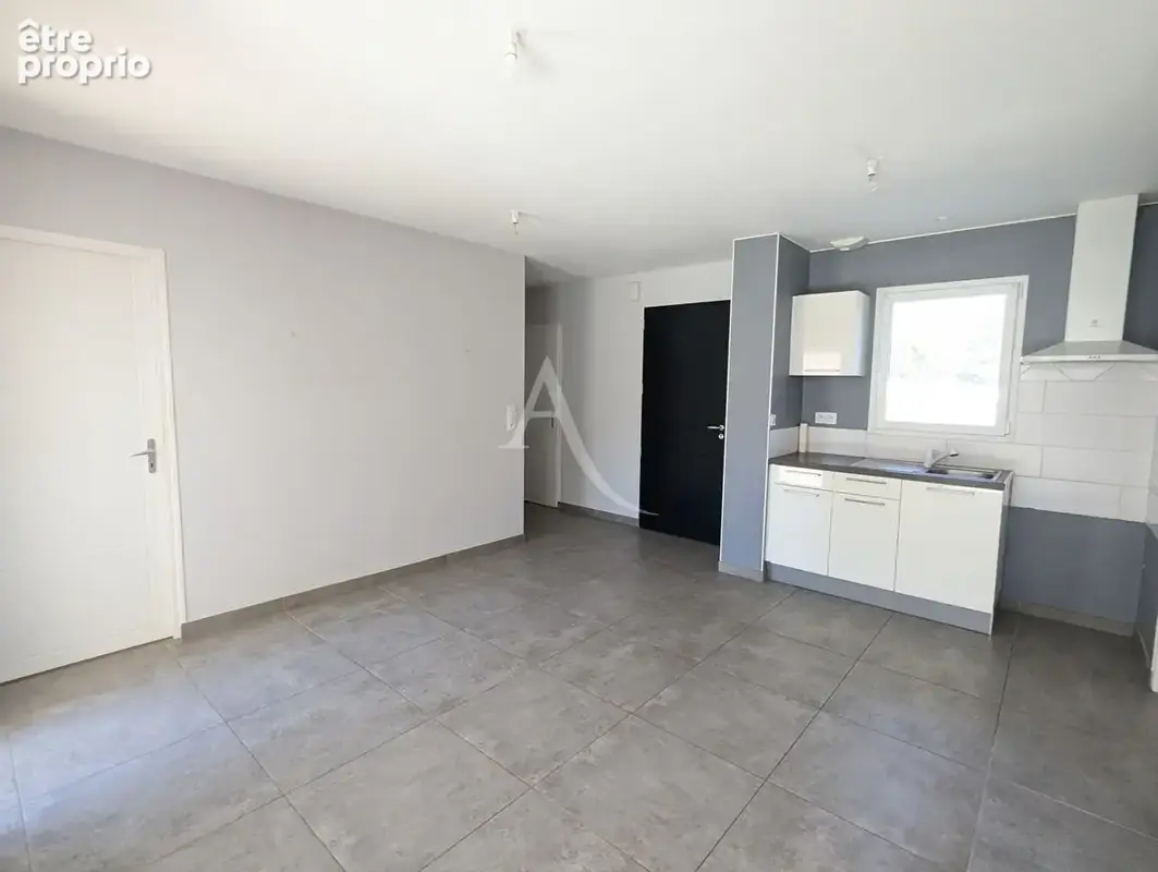 Maison récente de 95 m² à vendre à Challans avec garage et terrain - photo 3
