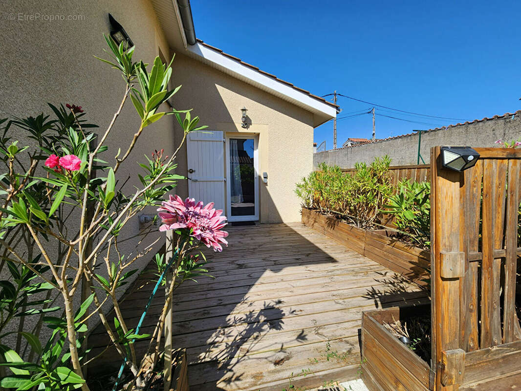 Maison d'architecte de 133 m² avec garage et jardin de 806 m² à Massieux - photo 10