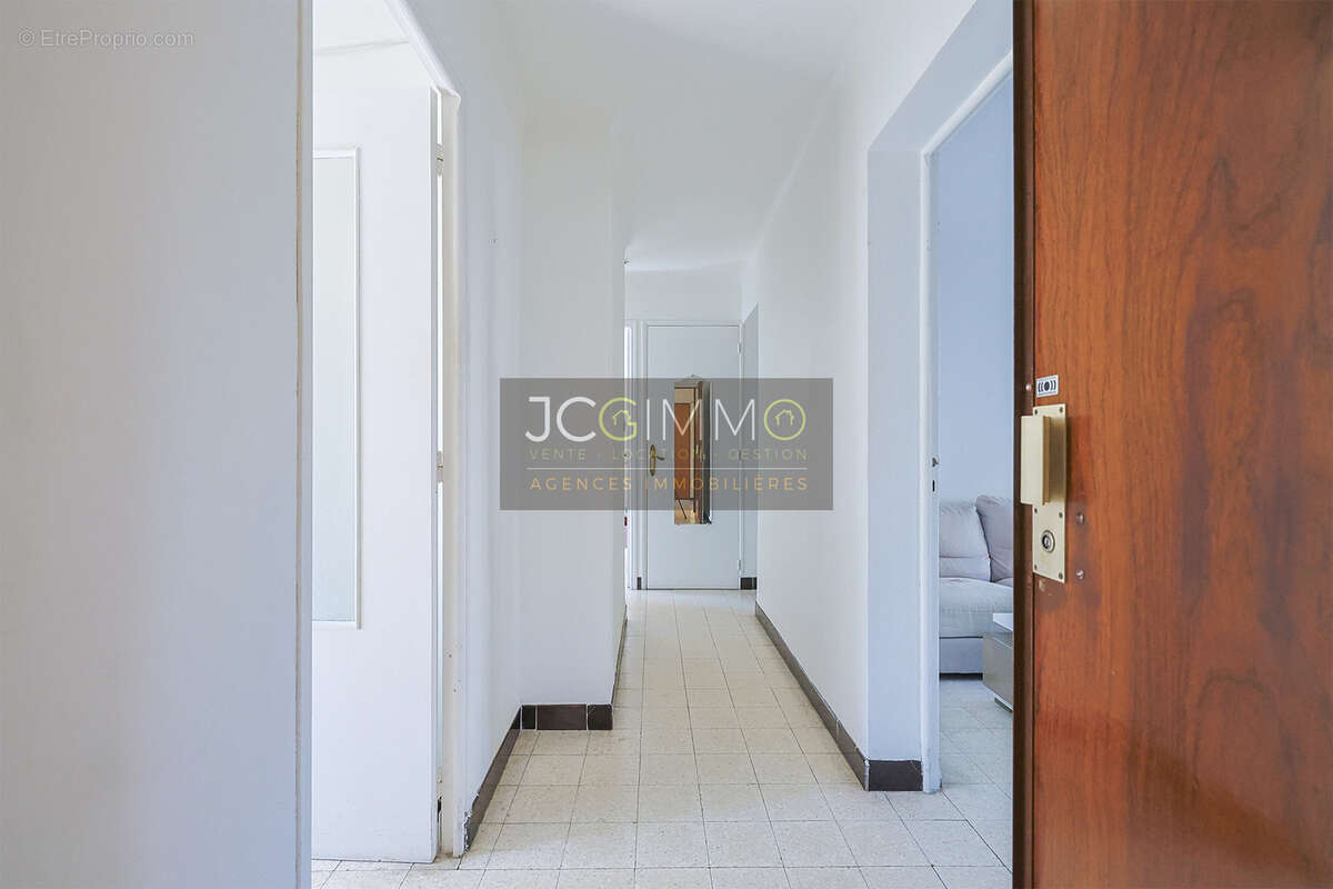 Hyeres (olbius riquier) - appartement t4 - loggia - cave - parking - photo 15