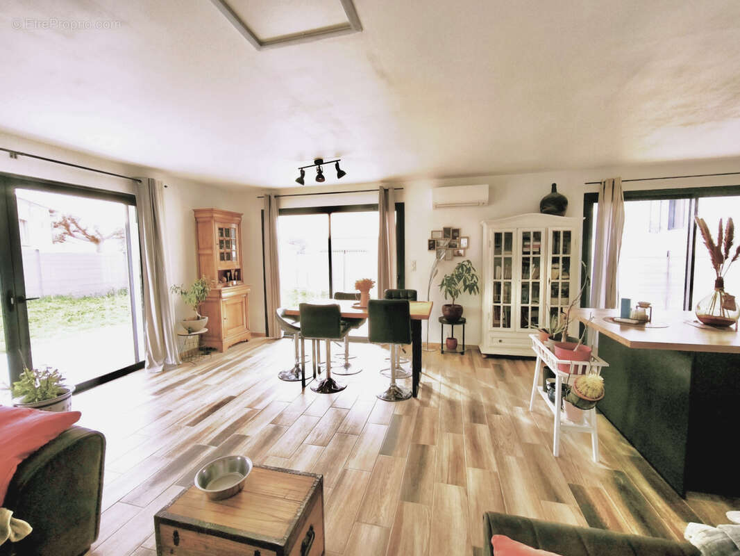 Maison à LE CASTELLET