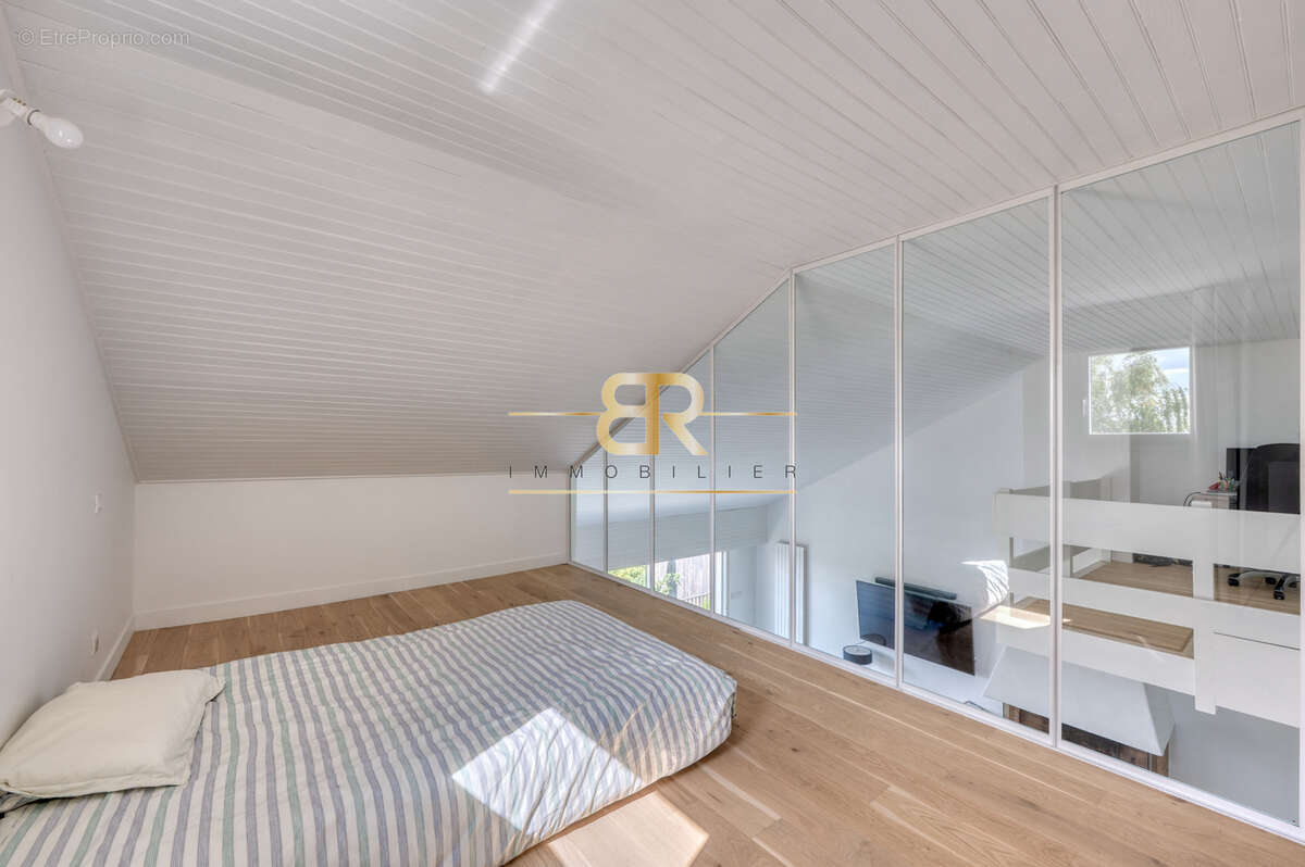 Maison à CHENNEVIERES-SUR-MARNE