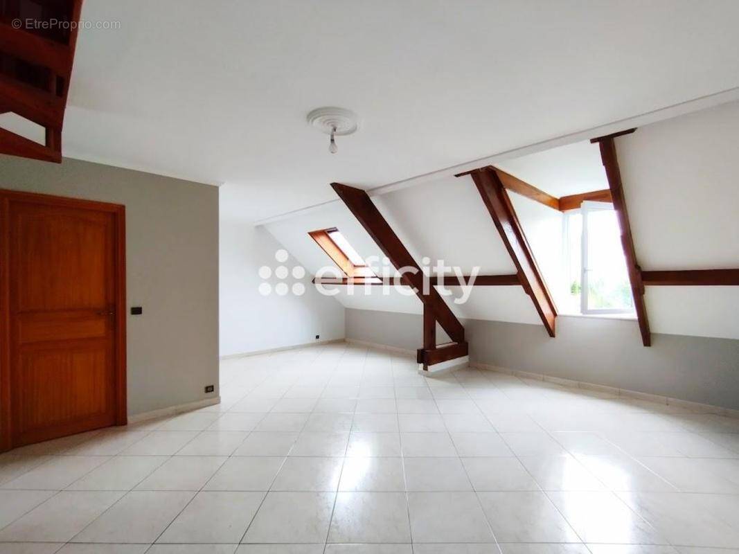 Appartement à SAINTE-MESME