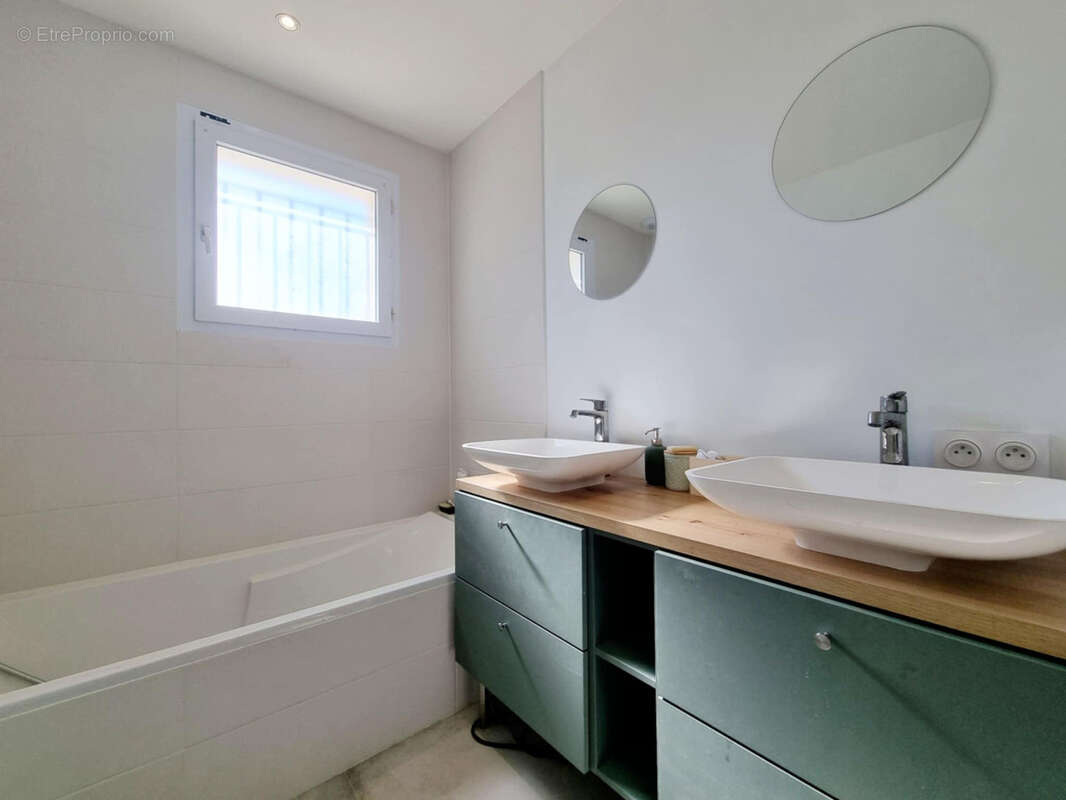 Maison à SAINT-LUMINE-DE-COUTAIS