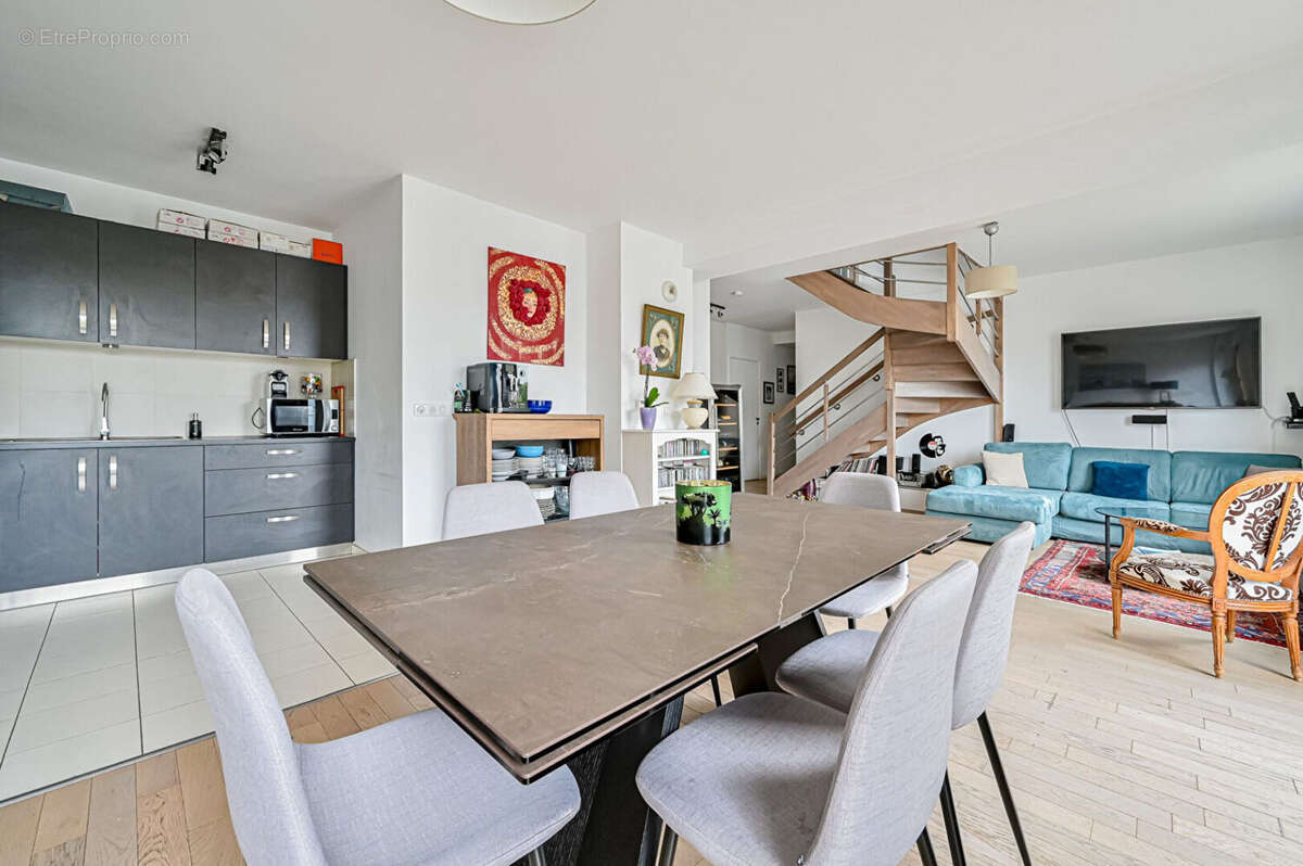 Beau Duplex dernier étage avec 80m² d'espaces extérieurs - photo 3
