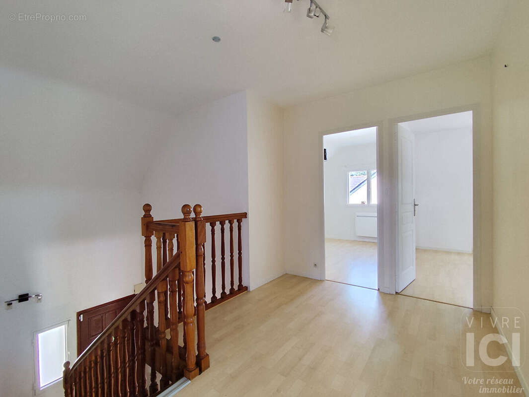 À vendre  maison 157 m², 5 chambres, en impasse, au calme absolu. - photo 10