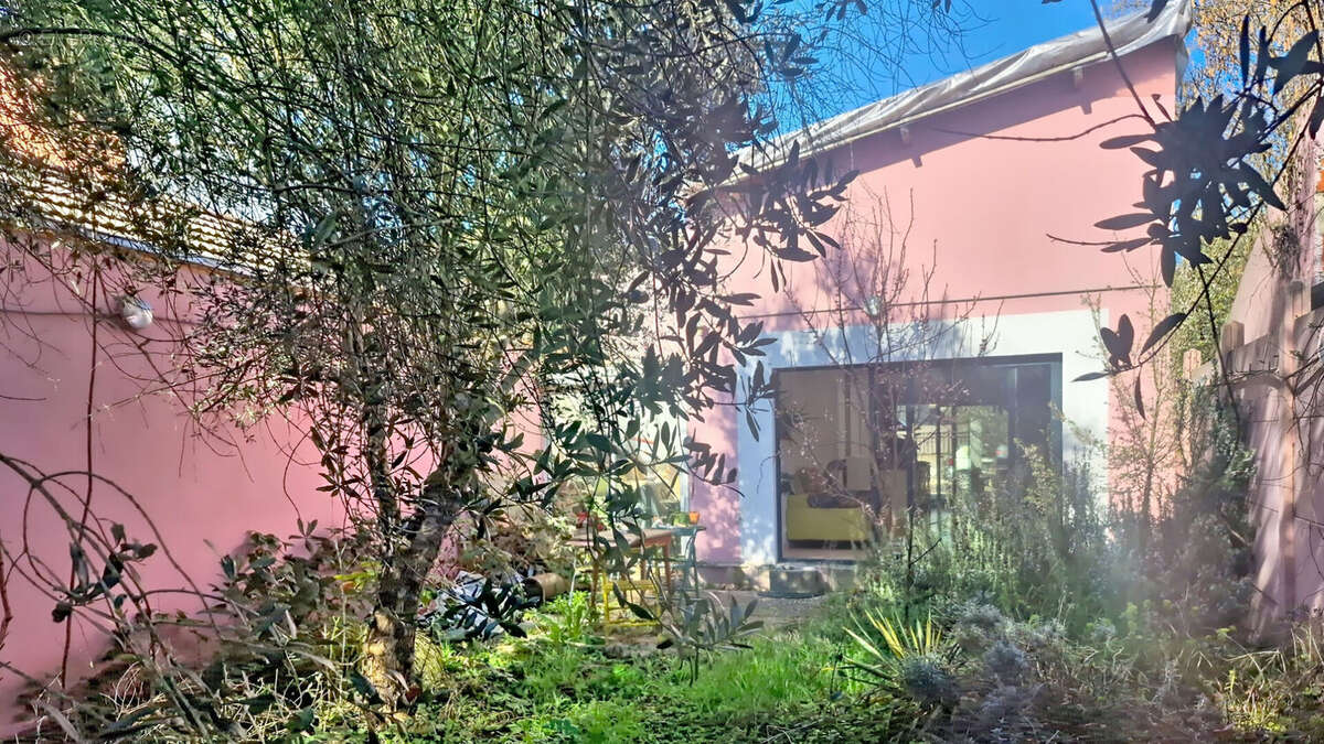 Maison esprit loft jardin avec de sublimes oliviers - photo 13