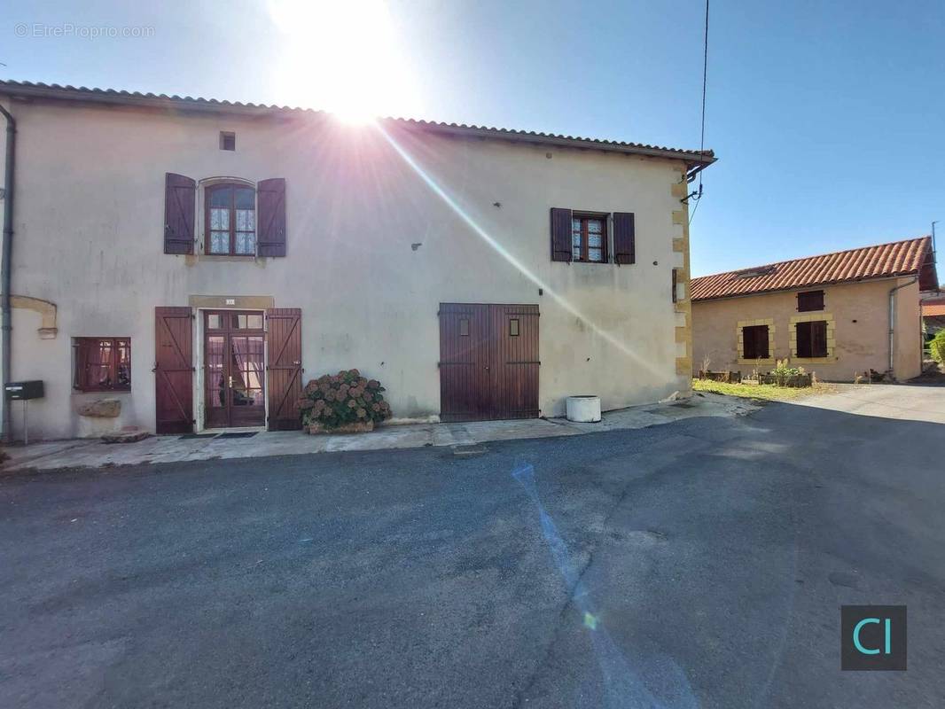 Maison de campagne avec un beau jardin - photo 2