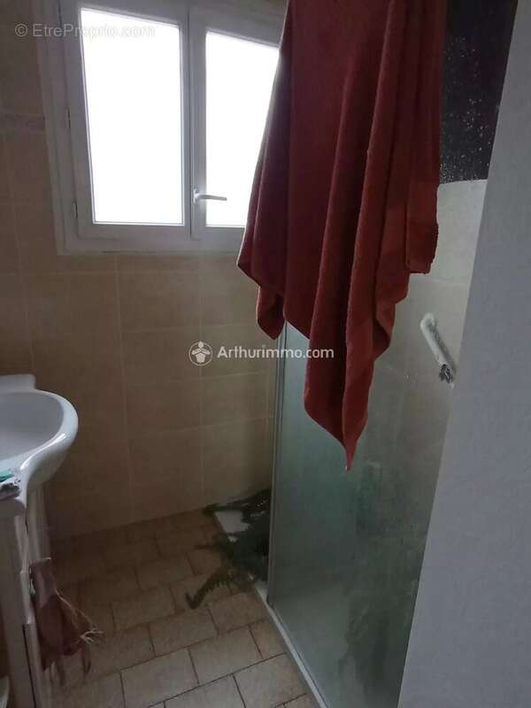 Maison à SAINT-GEORGES-DE-LONGUEPIERRE