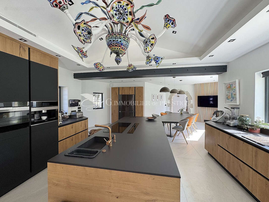 Maison à L'ISLE-SUR-LA-SORGUE