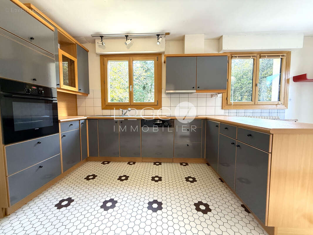 Maison avec vie de plain-pied sur un magnifique parc paysagé - photo 3