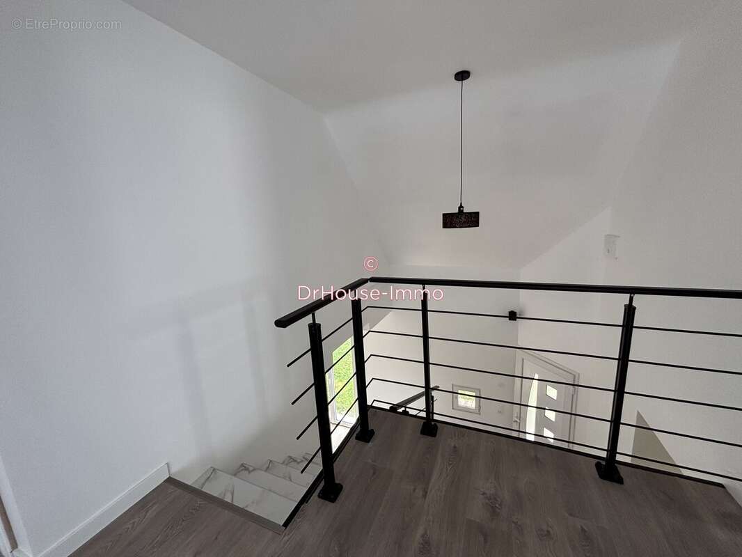 Maison à LE MESNIL-SAINT-DENIS