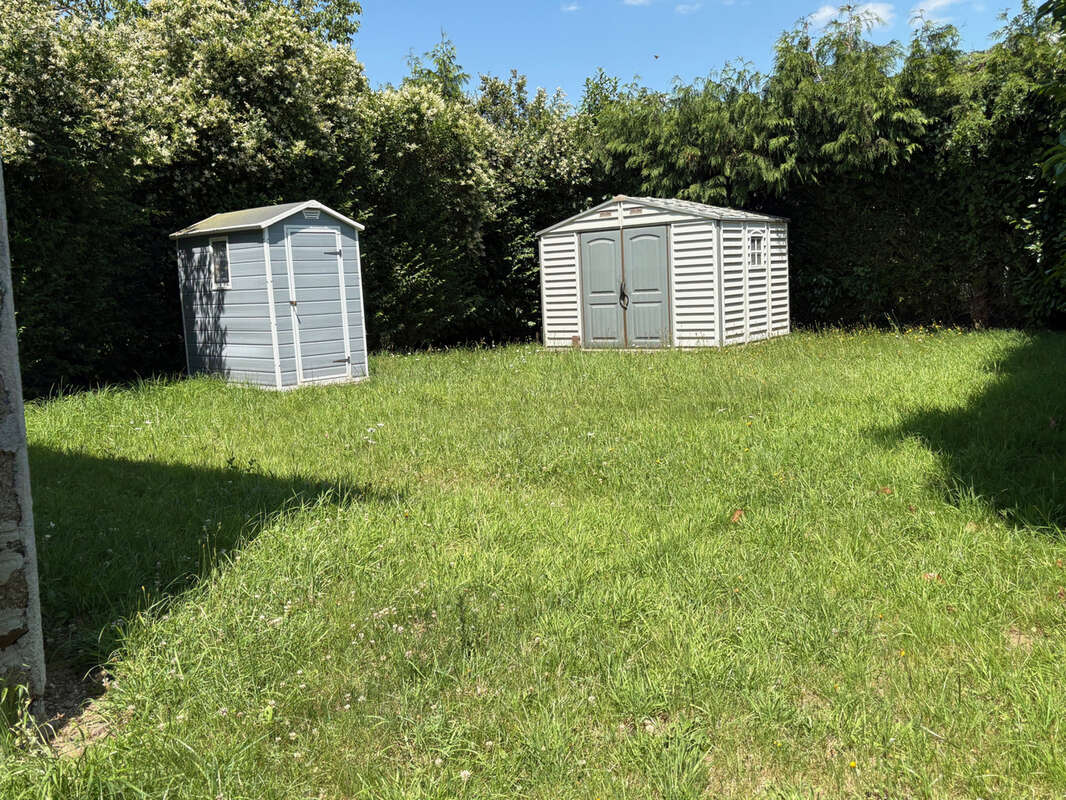 Maison à AMBRIERES-LES-VALLEES