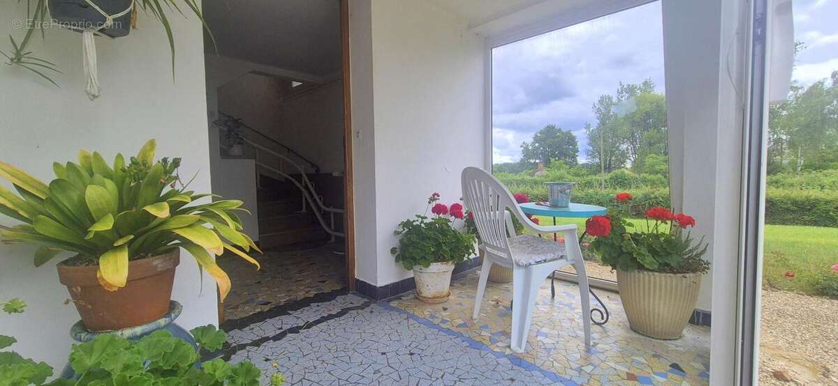 Maison 100 m² à Varennes-Saint-Sauveur  - photo 17