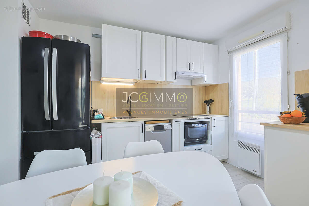 Appartement T3 rénové de 57m2 - Garage en sous-sol - Hyères - photo 6