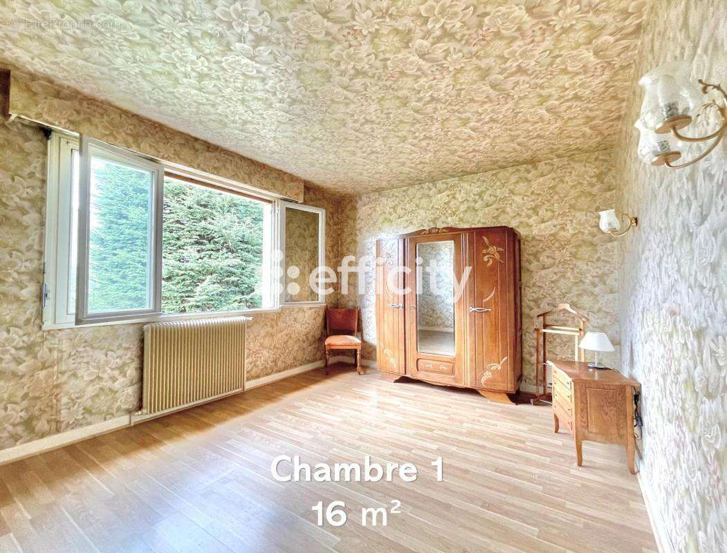 Maison à LES CLAYES-SOUS-BOIS