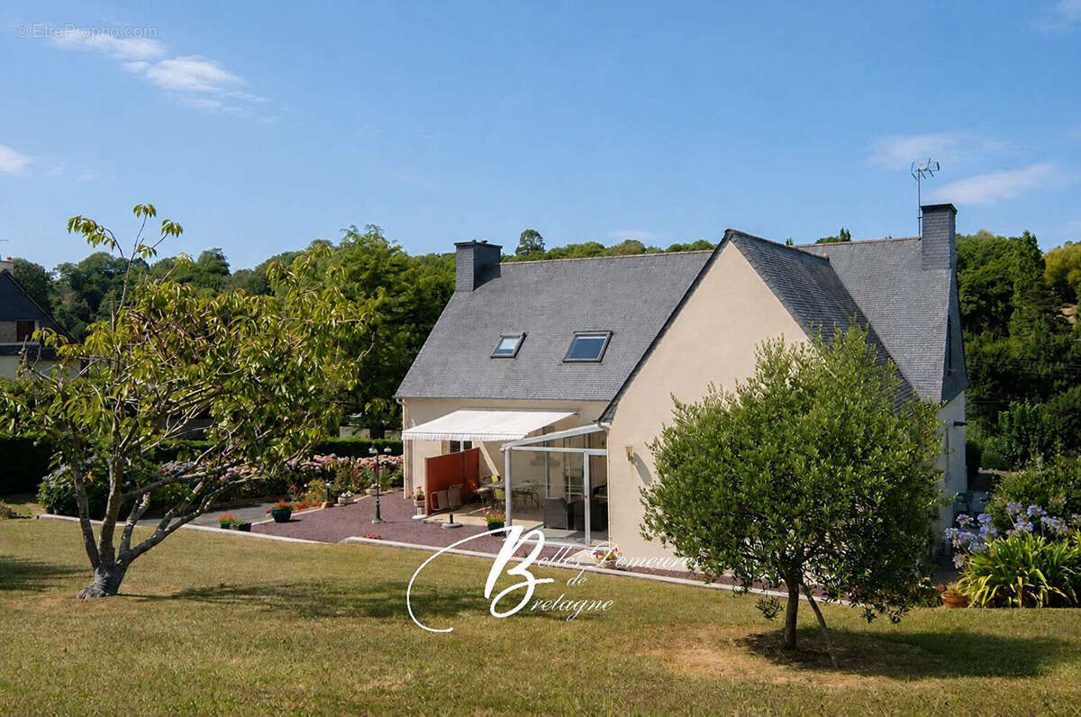 A vendre propriété ouverte sur son grand terrain constructible Côte de granit rose Bretagne - photo 3