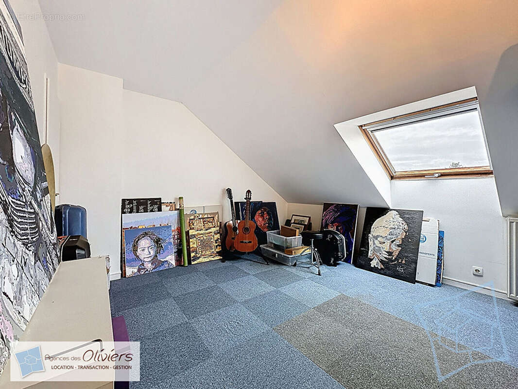 Maison à VOISINS-LE-BRETONNEUX