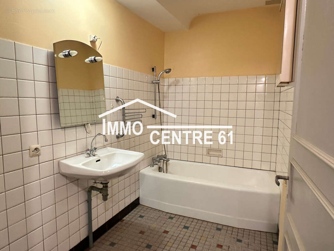 Maison de 70m2 avec dépendances sur 3560m2 - photo 9
